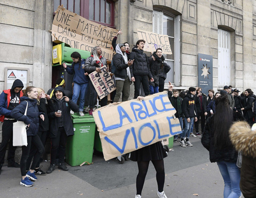hundreds of high school students rally